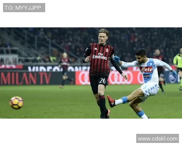 那不勒斯大胜AC米兰5-1补时进球引发全场狂欢战术分析